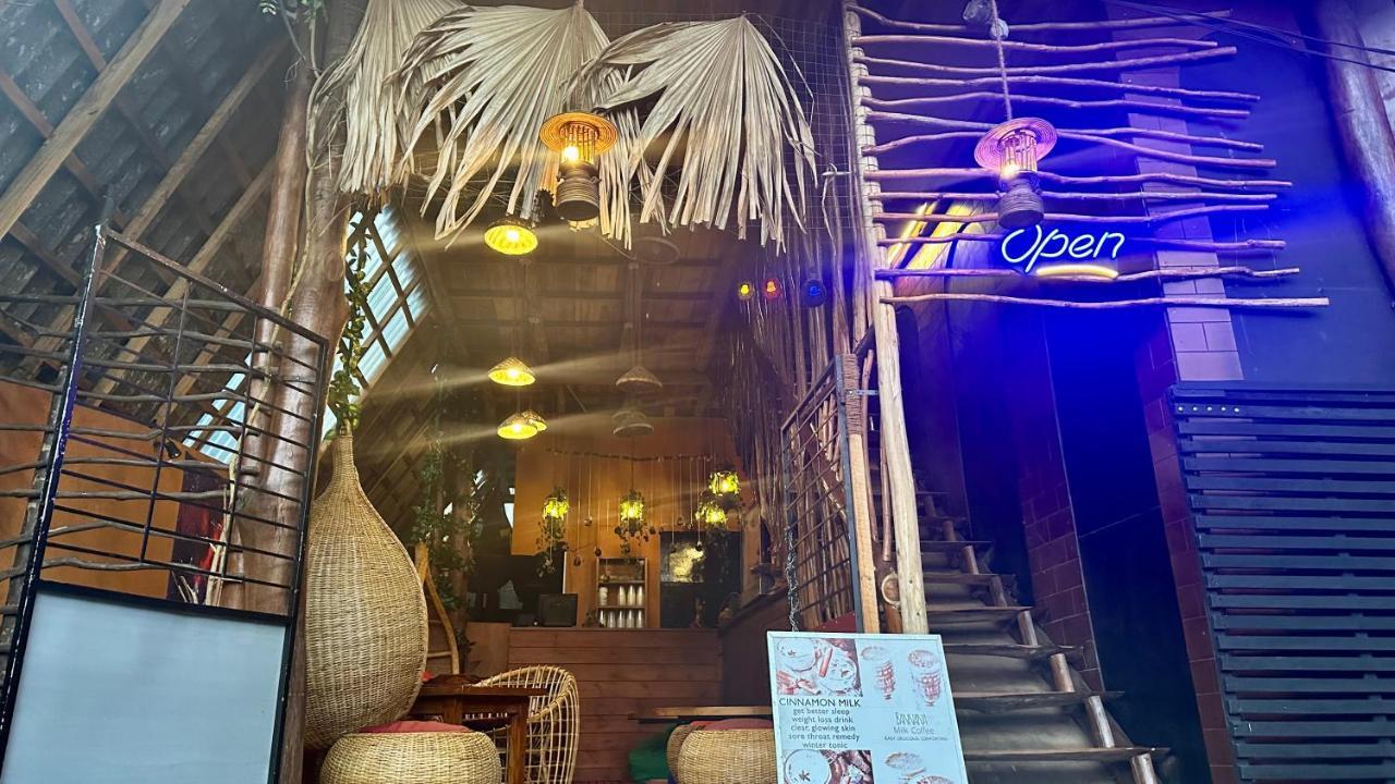 A Lounge Hostel And Cafe Элла Экстерьер фото