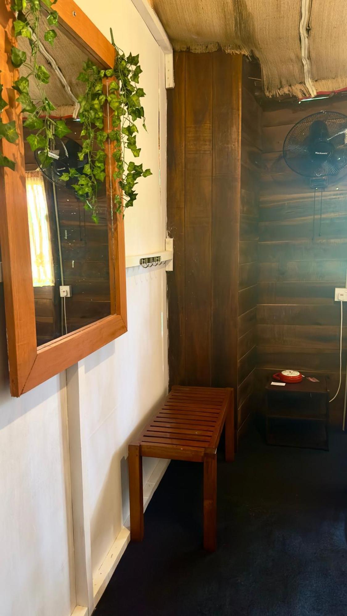 A Lounge Hostel And Cafe Элла Экстерьер фото