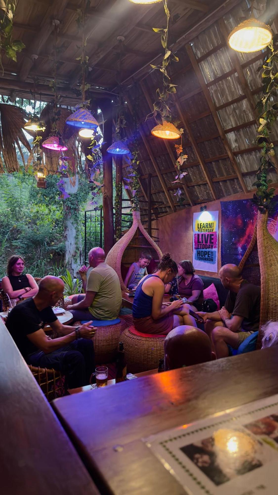 A Lounge Hostel And Cafe Элла Экстерьер фото