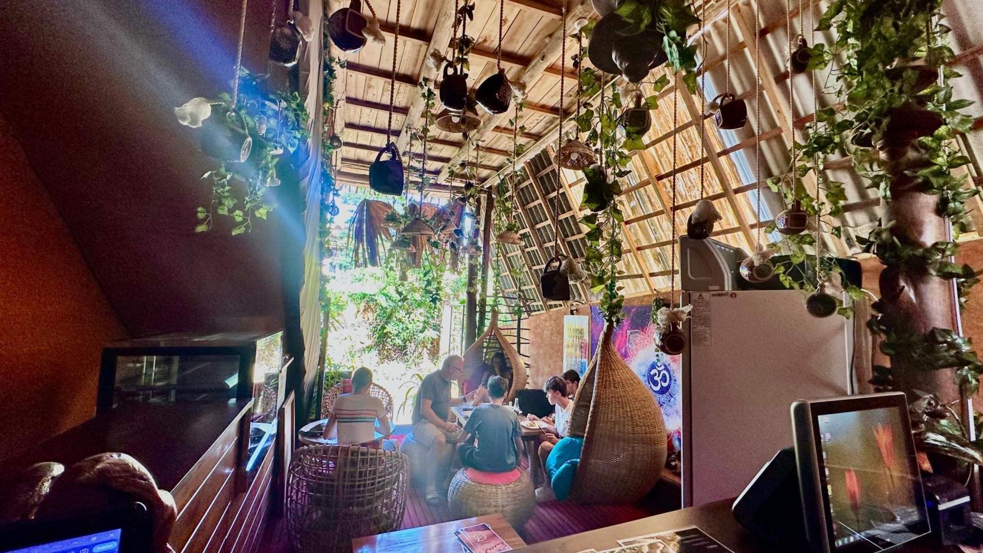 A Lounge Hostel And Cafe Элла Экстерьер фото