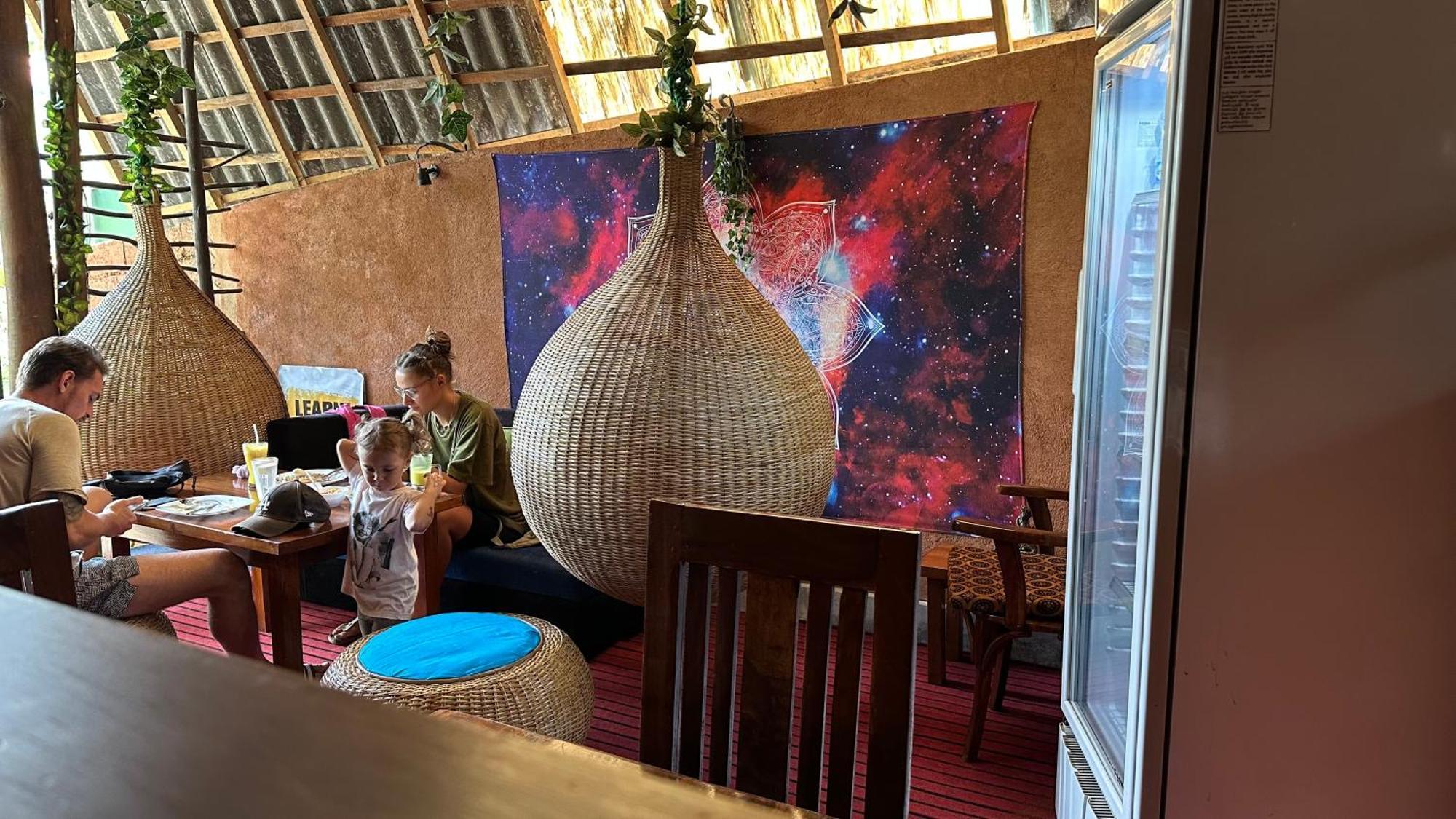 A Lounge Hostel And Cafe Элла Экстерьер фото